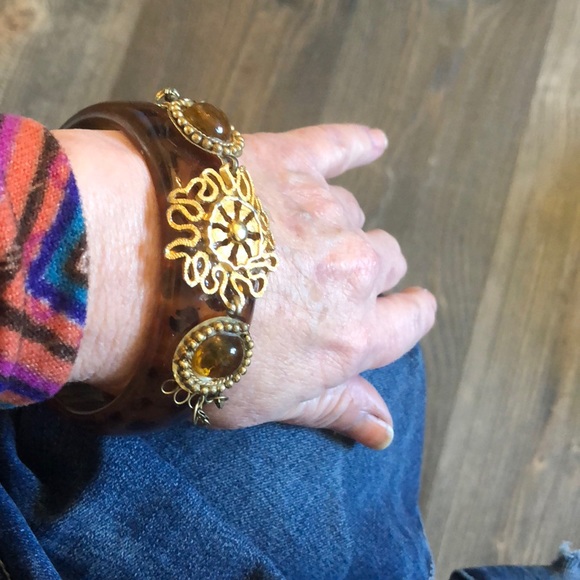 Women’s Faux Tortoise Shell Bracelet upcycled - Picture 6 of 8